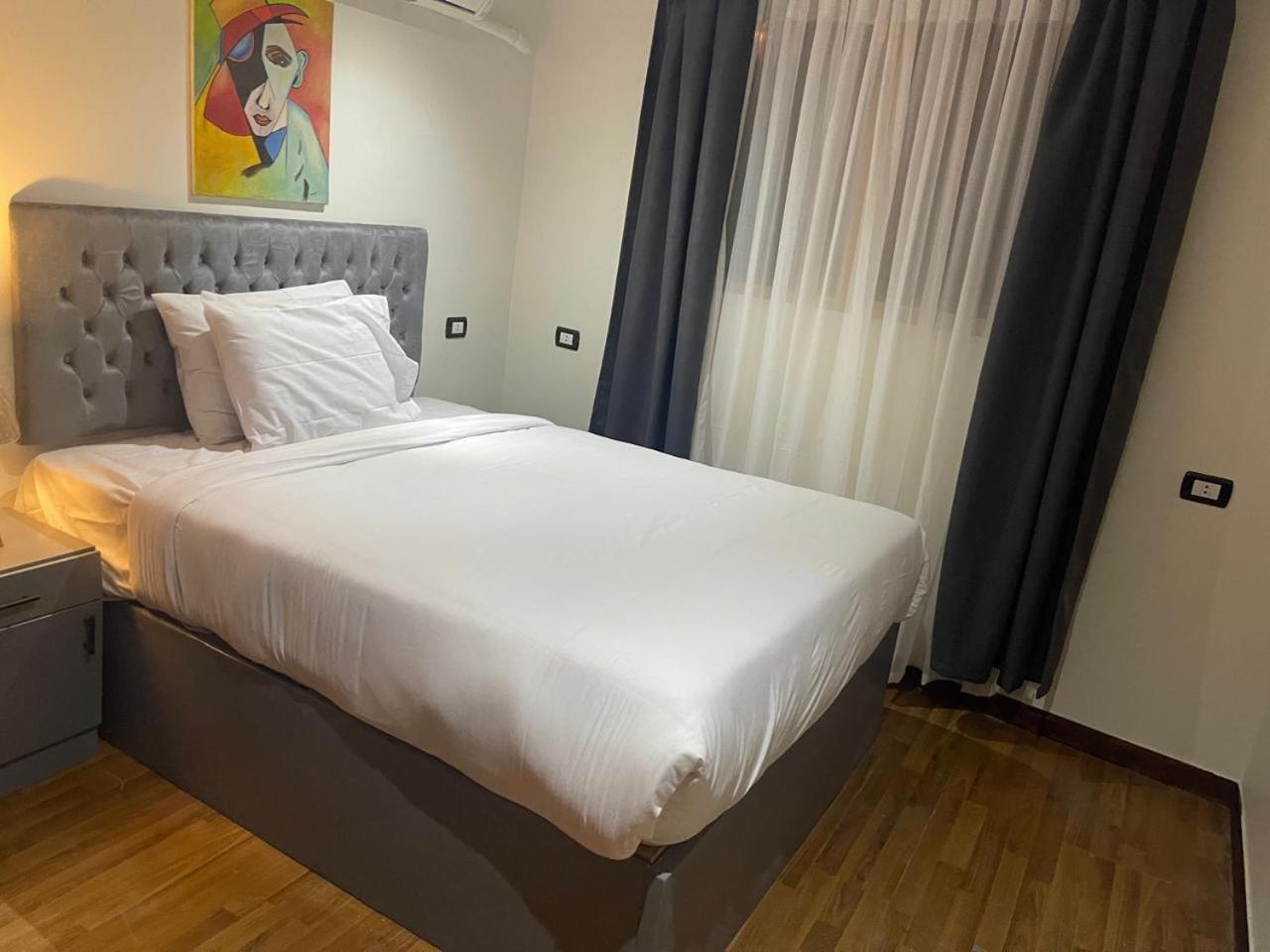 Modern 2 Bedrooms Apartment *